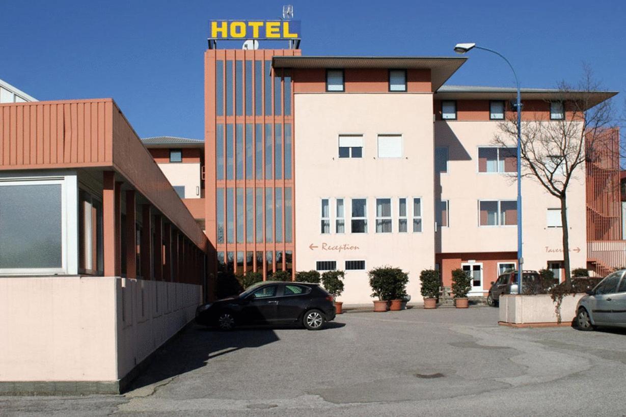 Hotel Willy Gemona del Friuli Ngoại thất bức ảnh