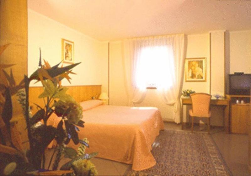 Hotel Willy Gemona del Friuli Phòng bức ảnh