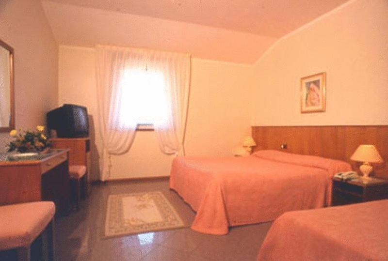 Hotel Willy Gemona del Friuli Ngoại thất bức ảnh