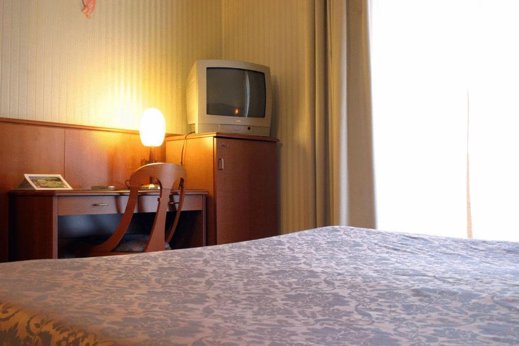Hotel Willy Gemona del Friuli Phòng bức ảnh